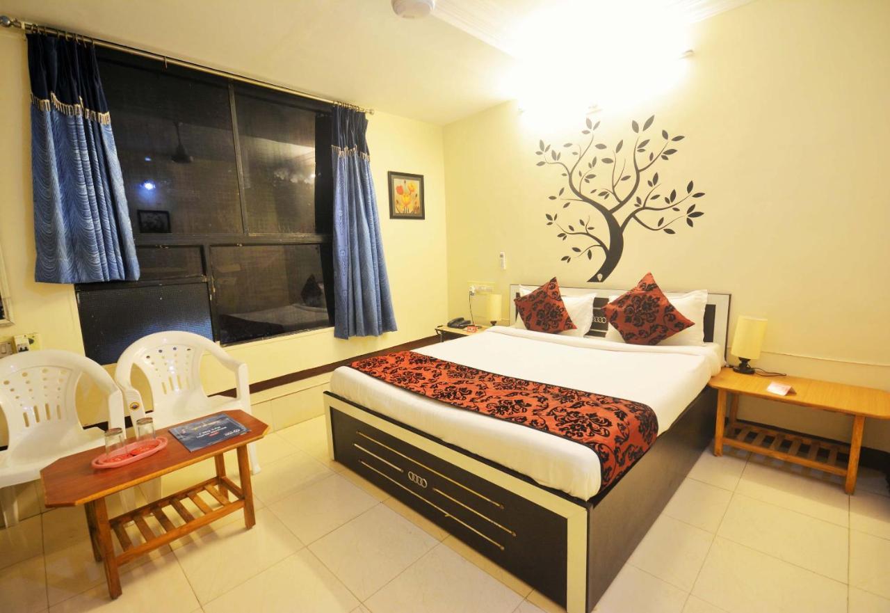 Oyo Hotel Blue Diamond Ahmedabad Exterior photo
