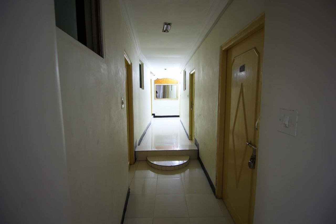 Oyo Hotel Blue Diamond Ahmedabad Exterior photo
