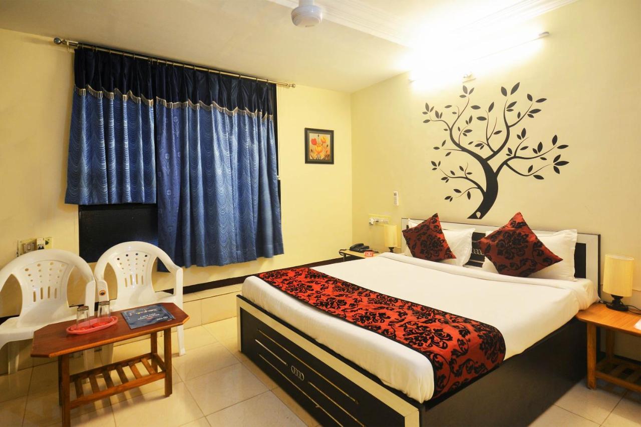 Oyo Hotel Blue Diamond Ahmedabad Exterior photo