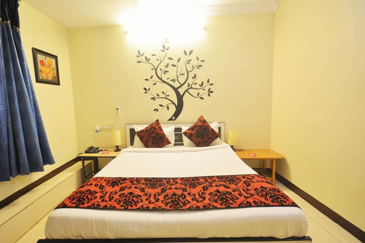 Oyo Hotel Blue Diamond Ahmedabad Exterior photo