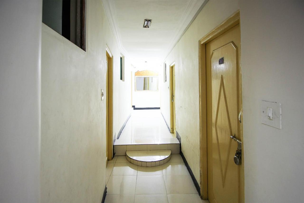 Oyo Hotel Blue Diamond Ahmedabad Exterior photo
